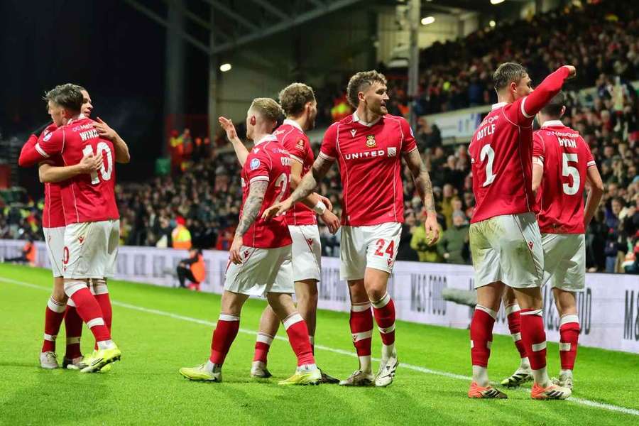 Wrexham awansuje do kolejnej rundy. Wrexham awansuje do kolejnej rundy.