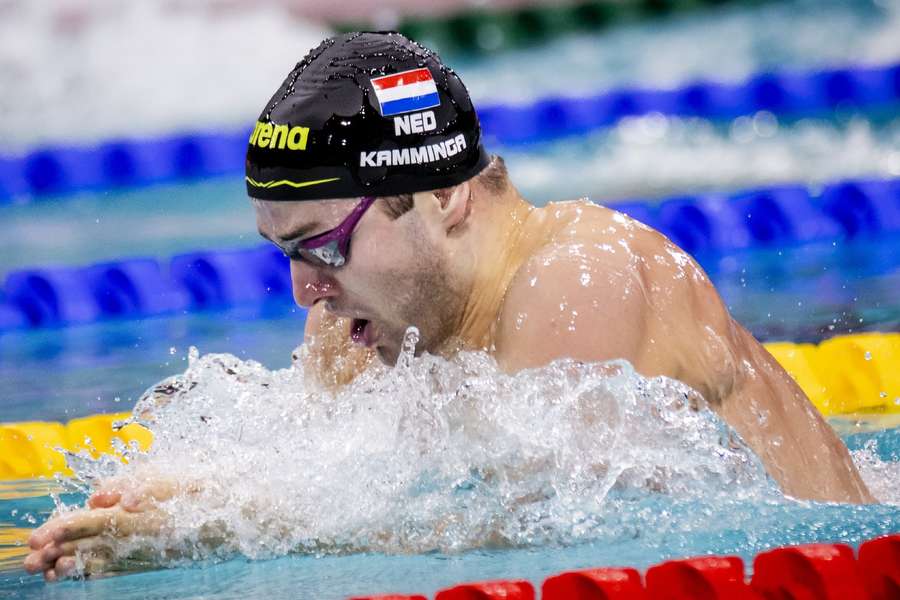 Arno Kamminga in actie op de 200 meter schoolslag tijdens de Eindhoven Qualification Meet