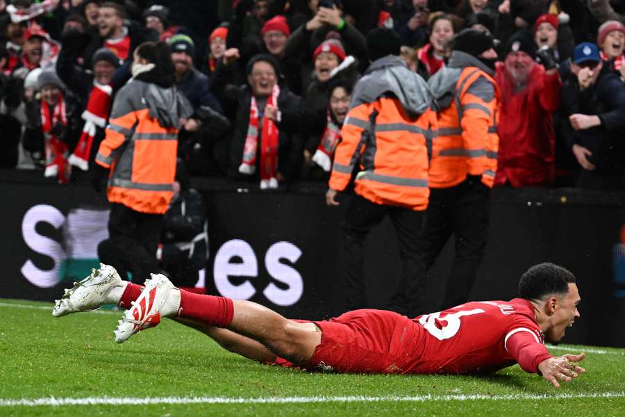 Alexander Arnold assinou a reviravolta com o seu segundo golo do jogo