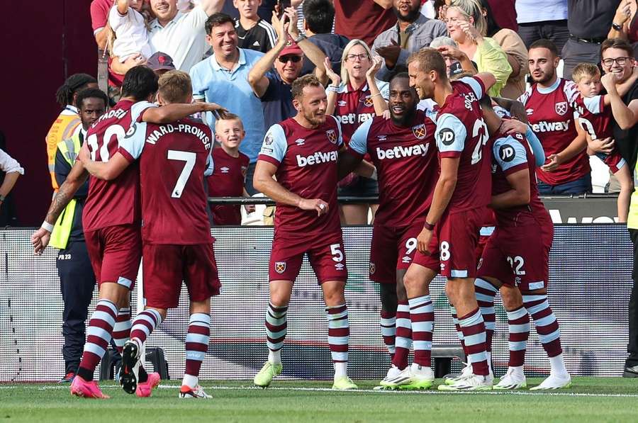 West Ham slaví první výhru v sezoně.