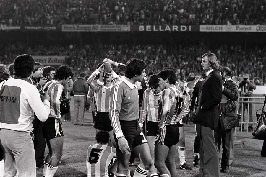 César Luis Menotti tijdens de jubileumwedstrijd Nederland - Argentinië in 1979 (R)