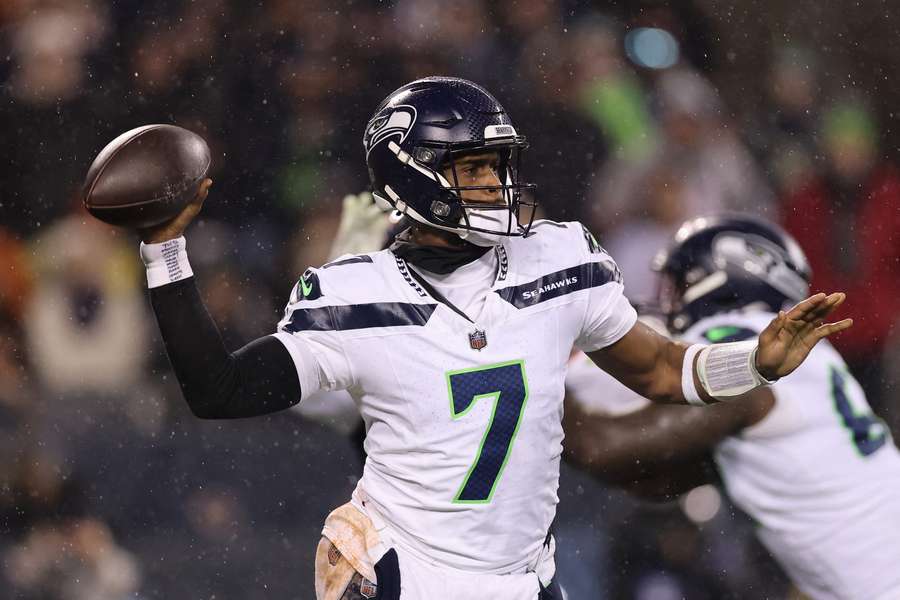 Seattle Seahawks quarterback Geno Smith throwing a pass against the Chicago Bears (2024)