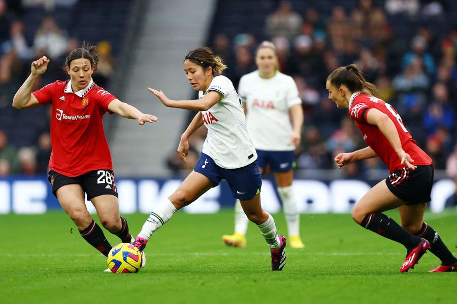 Tottenham Hotspur's Mana Iwabuchi in action with Manchester United's Rachel Williams and Vilde Boe Risa