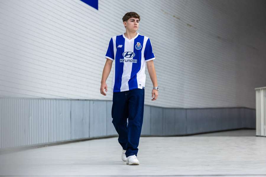 Leandro Cardoso fez 19 golos em 23 jogos pelos sub-19 do FC Porto Leandro Cardoso fez 19 golos em 23 jogos pelos sub-19 do FC Porto