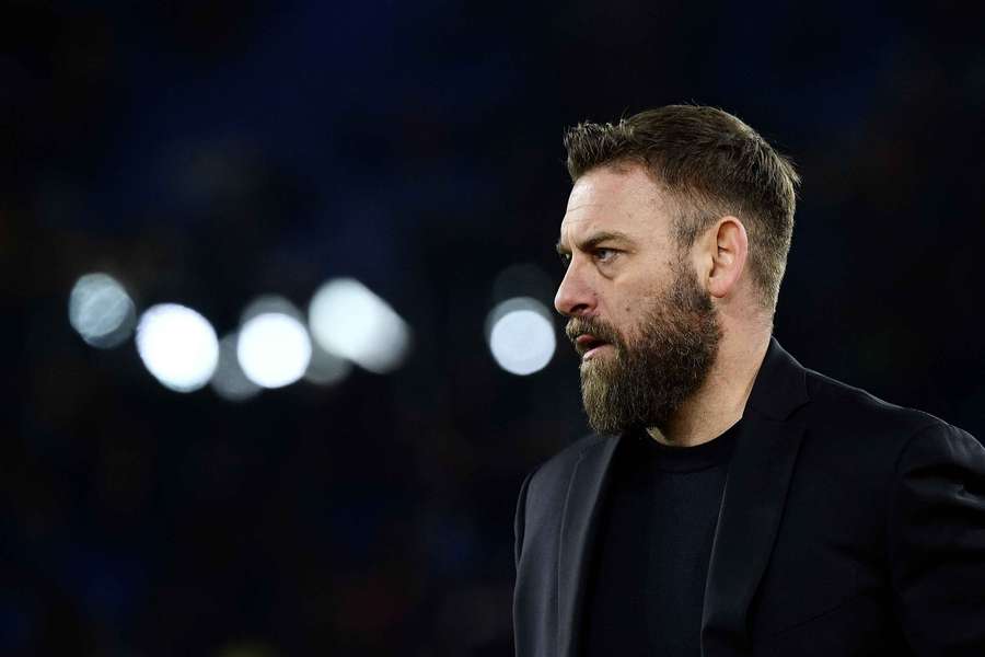 Genoa, De Rossi ha firmato e incontrato la rosa Genoa, De Rossi ha firmato e incontrato la rosa