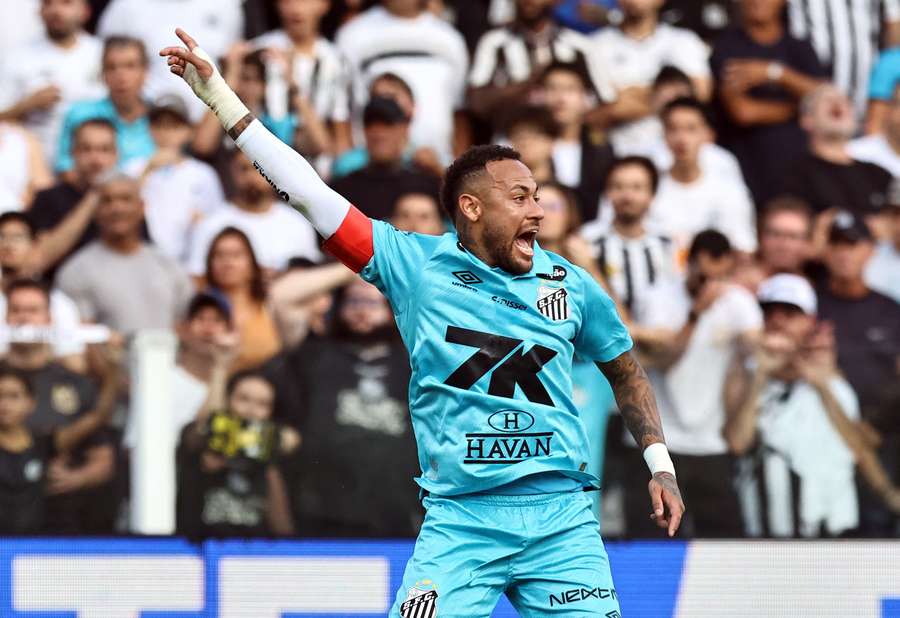 Neymar, del Santos, durante el partido