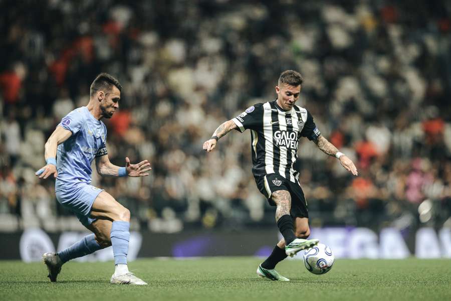 Galo leva vantagem para jogo de volta no Uruguai Galo leva vantagem para jogo de volta no Uruguai