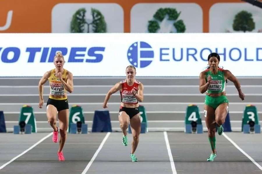 Arialis Martínez em ação nos 4x100 metros femininos