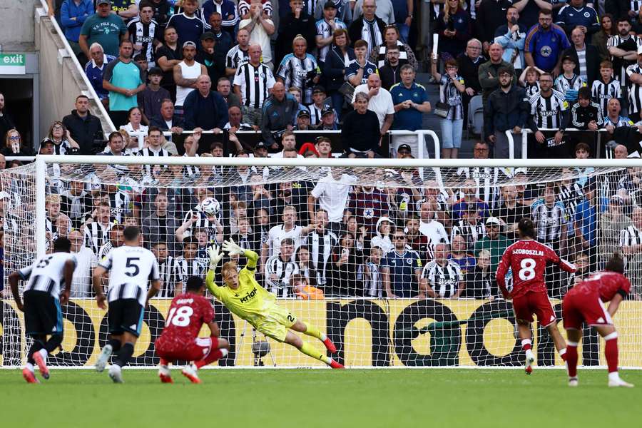 Penaltu v nastavení sice Lukáš Horníček nechytil, ale proti Liverpoolu předvedl solidní výkon. Penaltu v nastavení sice Lukáš Horníček nechytil, ale proti Liverpoolu předvedl solidní výkon.