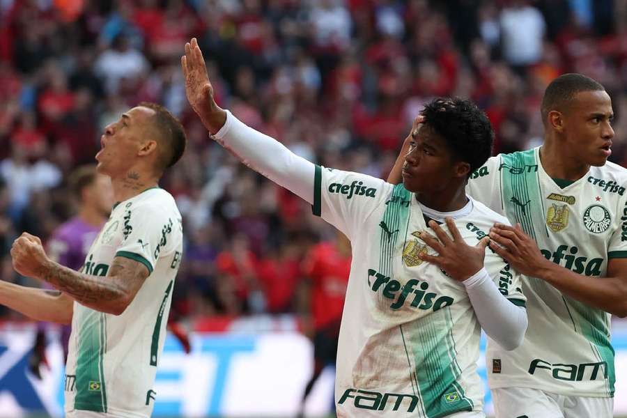 Endrick comemora o golo contra o Paranaense.