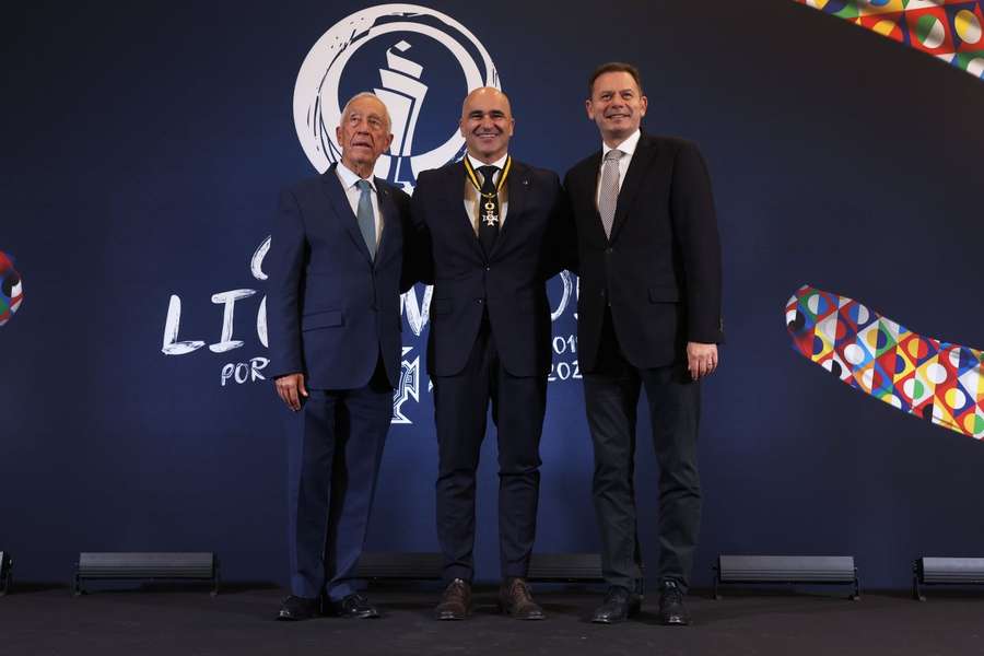 Montenegro condecorou a seleção portuguesa Montenegro condecorou a seleção portuguesa