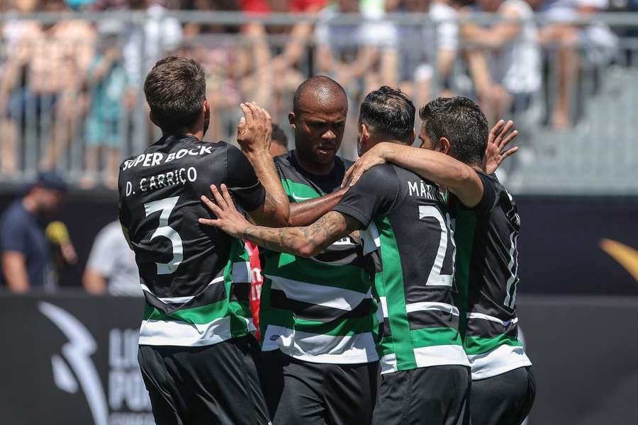 A festa dos jogadores do Sporting na Nazaré