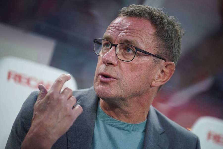 Rangnick durante o jogo contra a Sérvia.