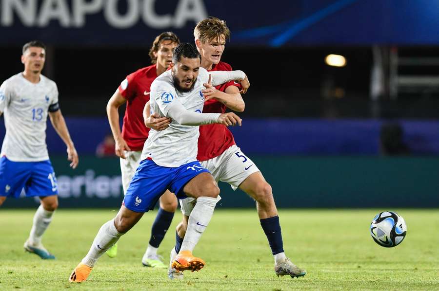 Rayan Cherki, enfin titulaire avec les Bleuets ?