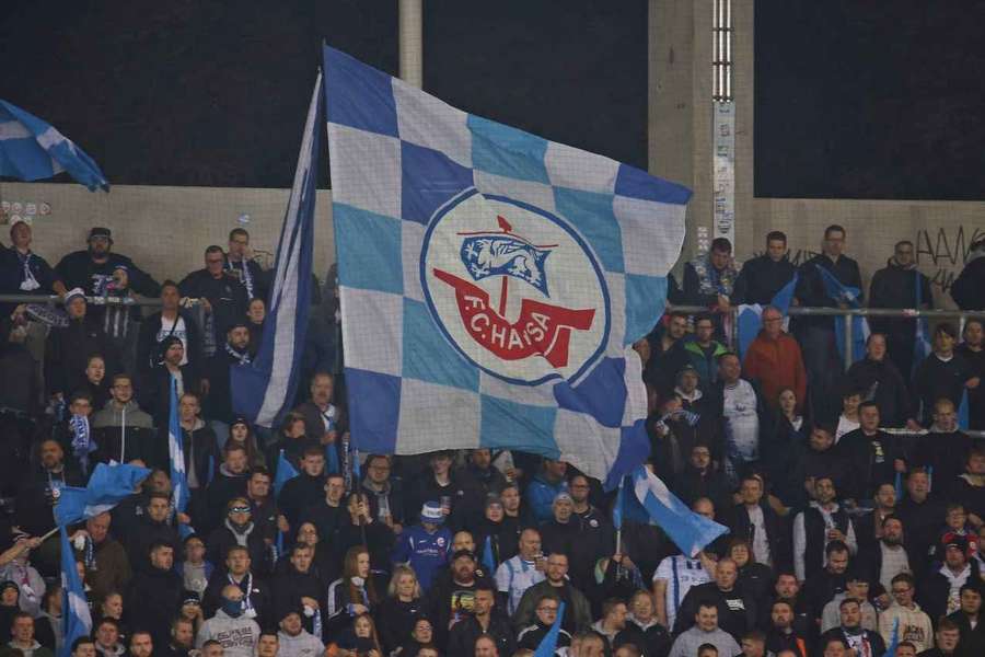 Auf dem Weg zum Spiel griffen vermeindliche Rostock-Hooligans die Essen-Fans an.