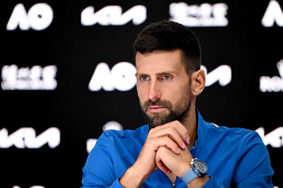 Djokovic face à la presse dimanche.