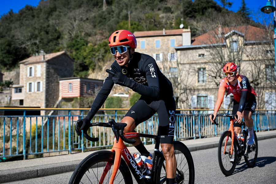 Egan Bernal levou a melhor sobre o ciclista esloveno Primož Roglič na edição deste ano do Paris-Nice.