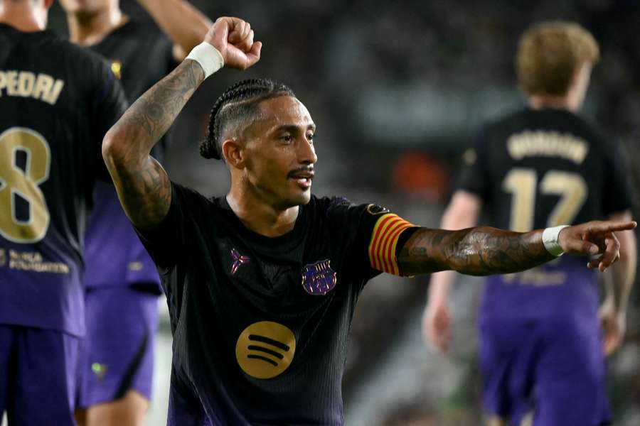 Raphinha marcou o primeiro gol do Barcelona na temporada