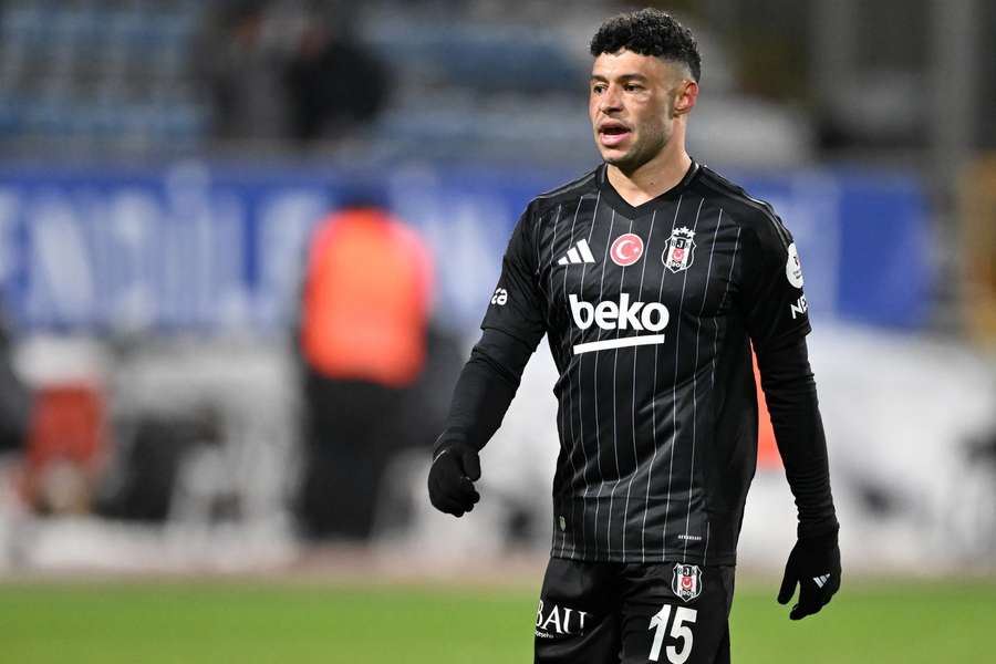 Oxlade-Chamberlain by sa mohol opäť objaviť na trávnikoch.