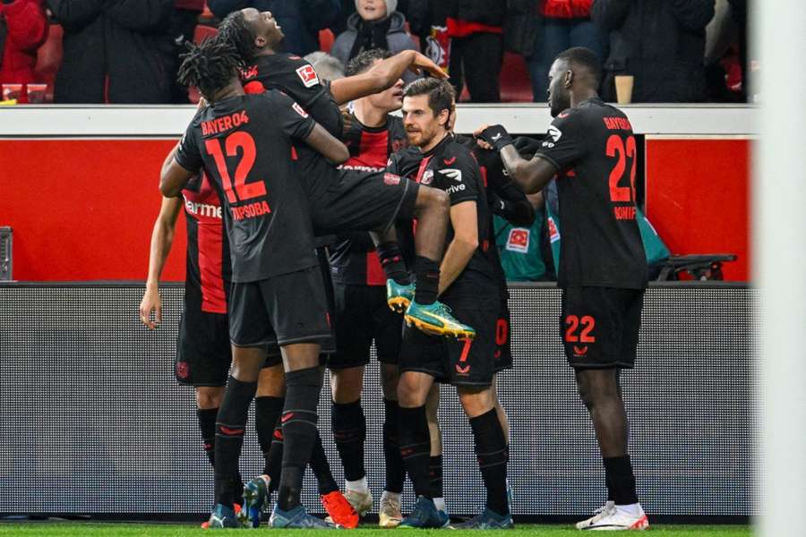 Leverkusen porazil doma Frankfurt 3:0.