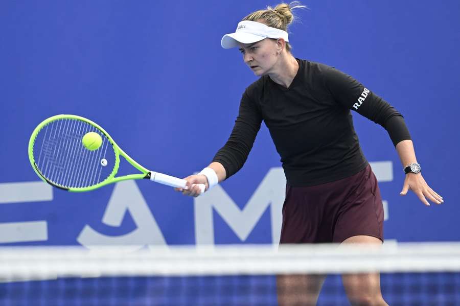 Barbora Krejčíková porazila v Praze už třetí krajanku. Barbora Krejčíková porazila v Praze už třetí krajanku.