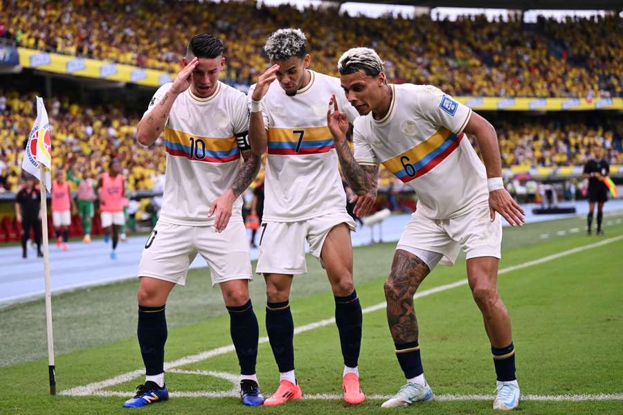 Colombia celebra un gol ante Chile