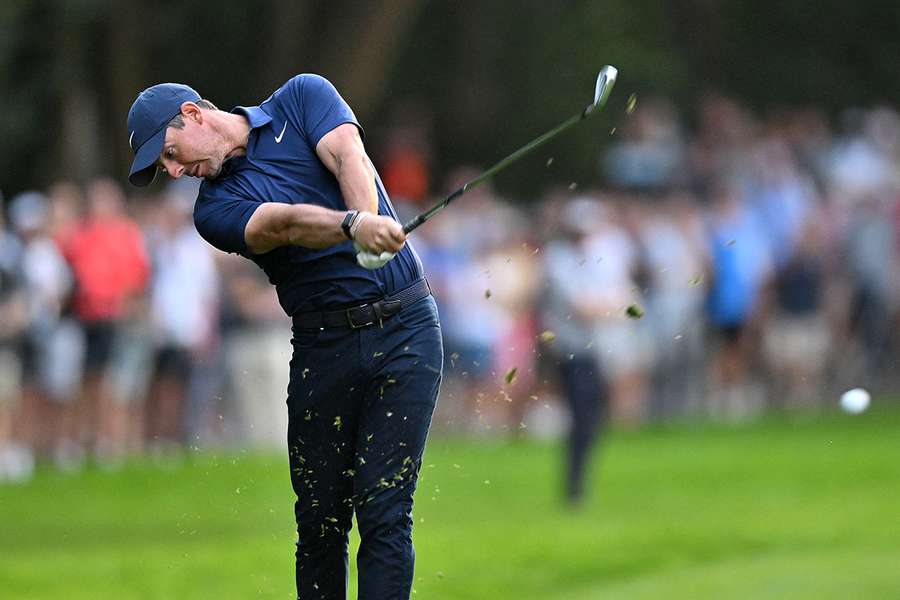 McIlroy's closing birdie keeps Wentworth cut bid alive