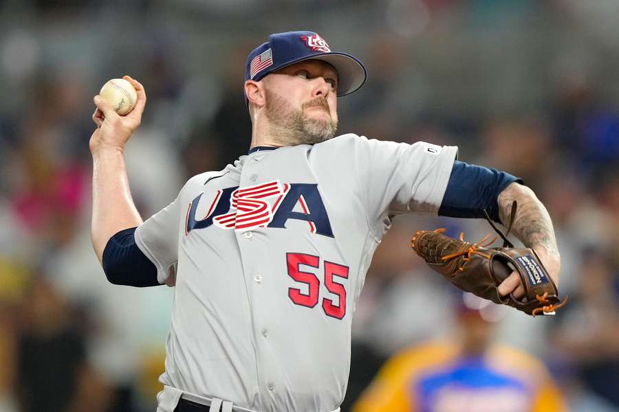 Ryan Pressley arremessa contra a Venezuela