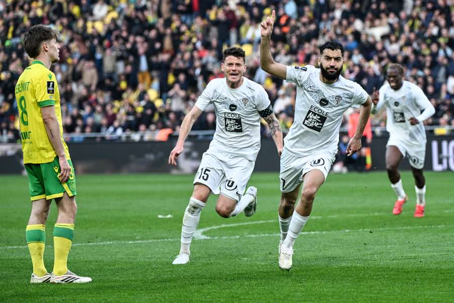 Nantes assommé dans le derby de l'Ouest : Sbaï climatise la Beaujoire et relance le SCO