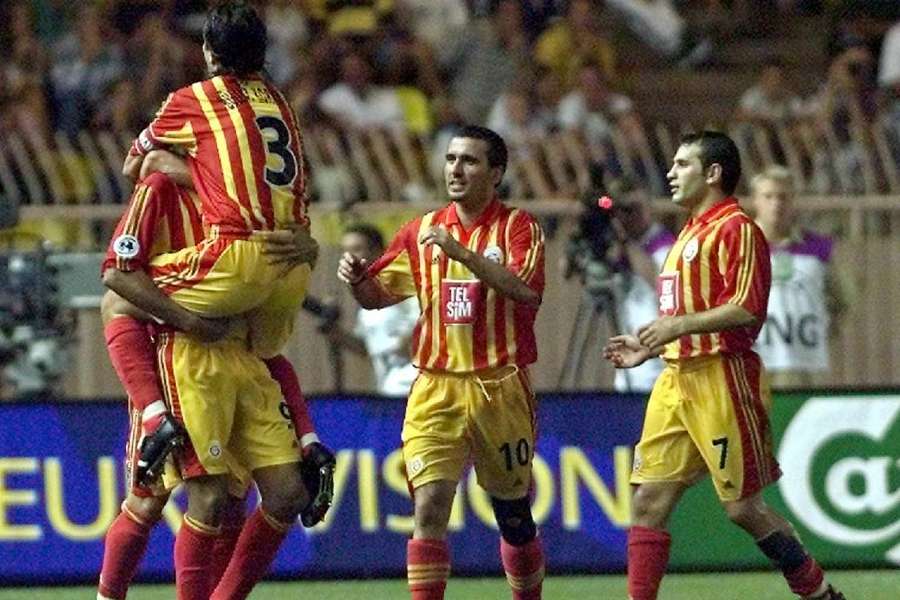 Gheorghe Hagi, alături de Buruk Okan, Mario Jardel și Korkmaz Bulent, în finala Supercupei Europei dintre Galatasay și Real Madrid, anul 2000
