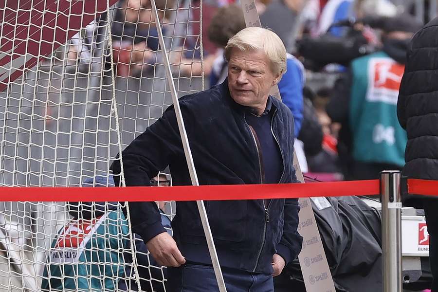 Ontslagen directeur Oliver Kahn wil rustig praten met bestuurders van Bayern