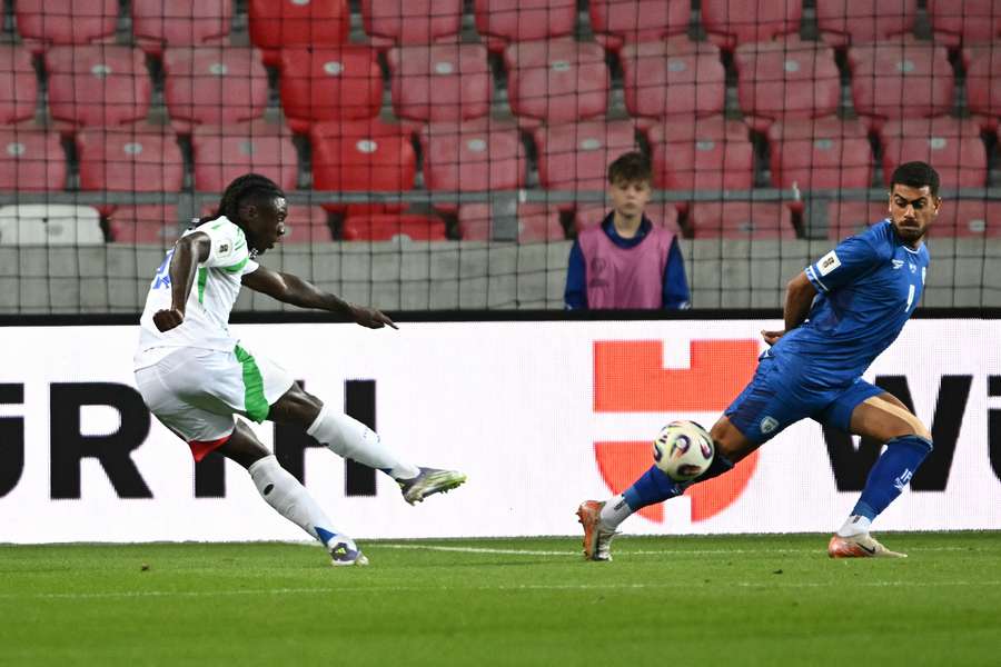 Il momento del gol dell'1-1 di Kean
