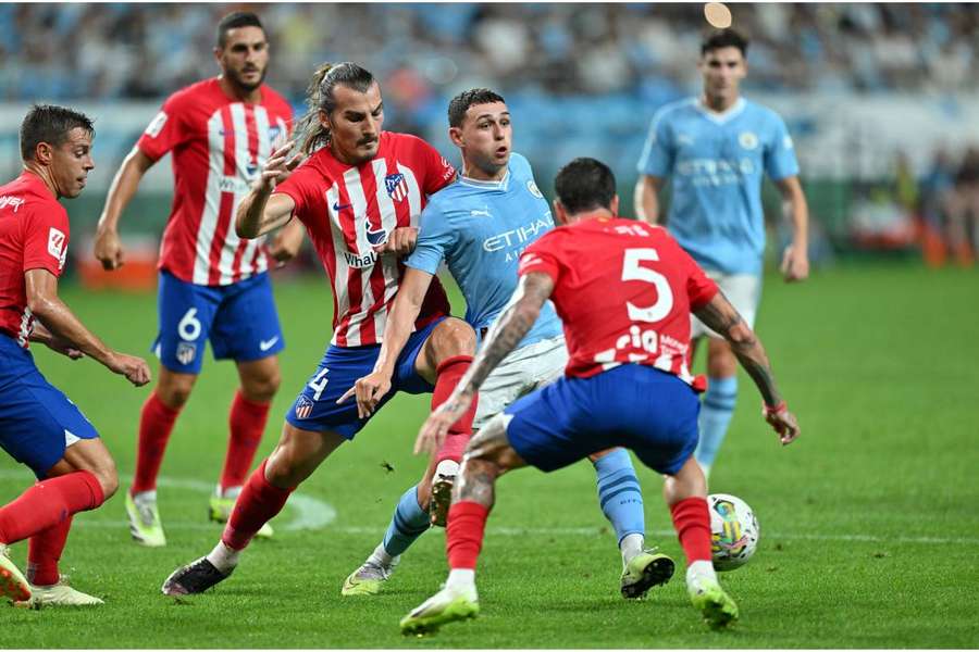 Söyüncü mostrou contra o City o catálogo de qualidades de um bom defesa-central