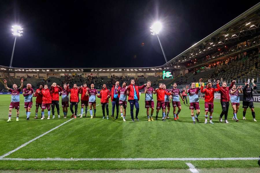 Helmond Sport vierde uit bij ADO Den Haag een cruciale overwinning