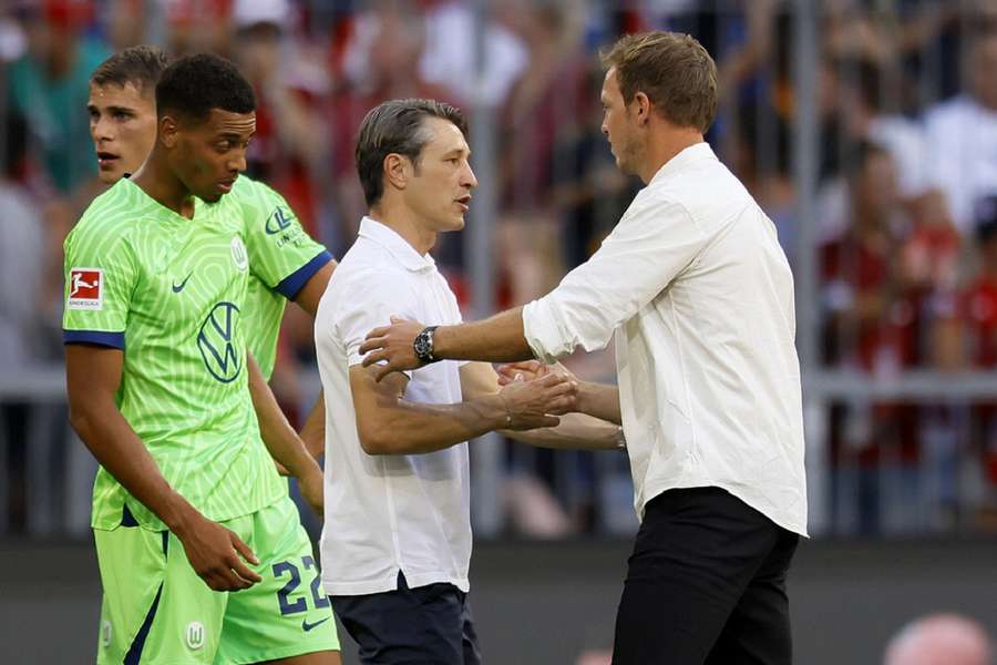 Niko Kovac (L) als trainer van Wolfsburg