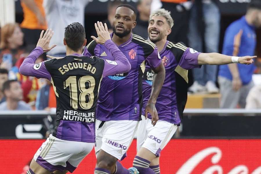 Larin celebra con Escudero uno de los goles anotados la pasada campaña