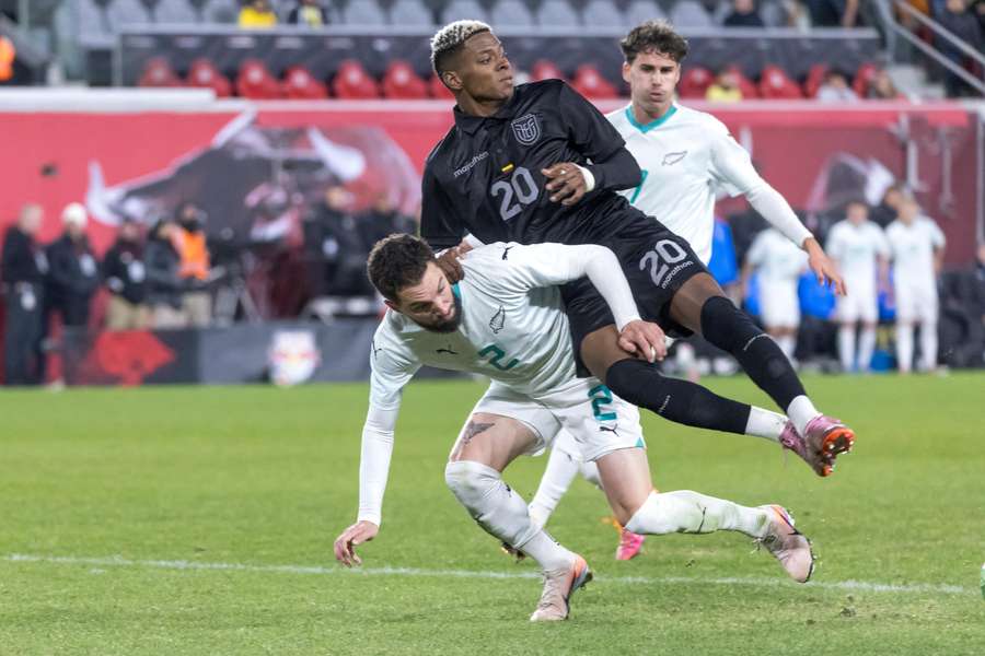 Tablas entre Ecuador y Nueva Zelanda