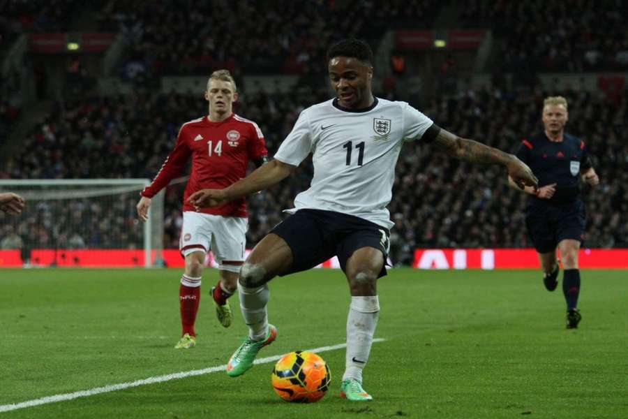 Sterling a ratat meciul Angliei din cauza unui jaf armat. Fotbalistul s-a întors acasă