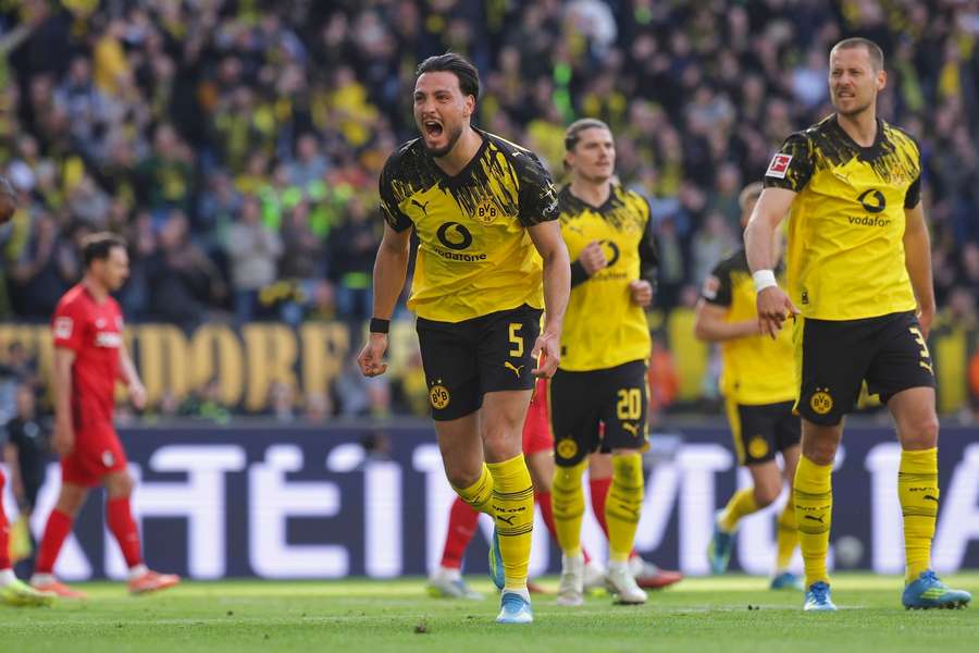 Ramy Bensebaini of Borussia Dortmund celebrates