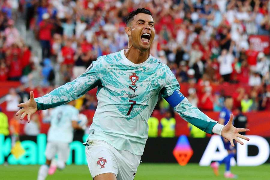 Ronaldo dal gól z penalty. Ronaldo dal gól z penalty.