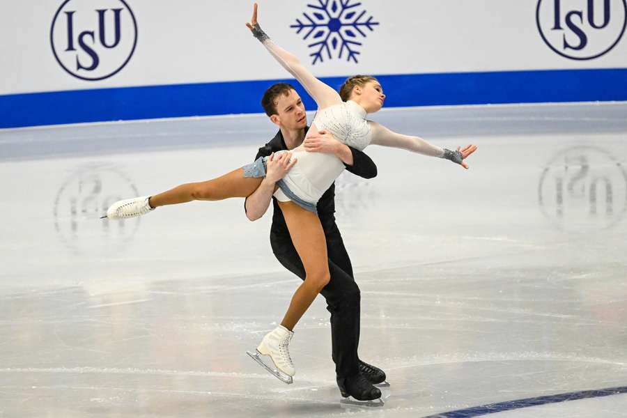 Nederlands koppel Osipova/Epstein bij debuut op EK kunstrijden achtste