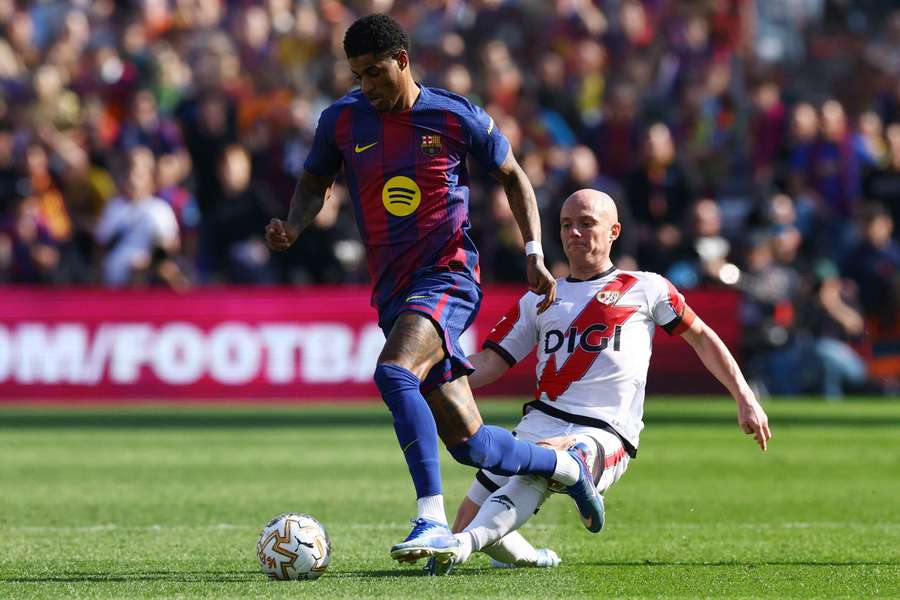 Isi corta la trayectoria de Rashford