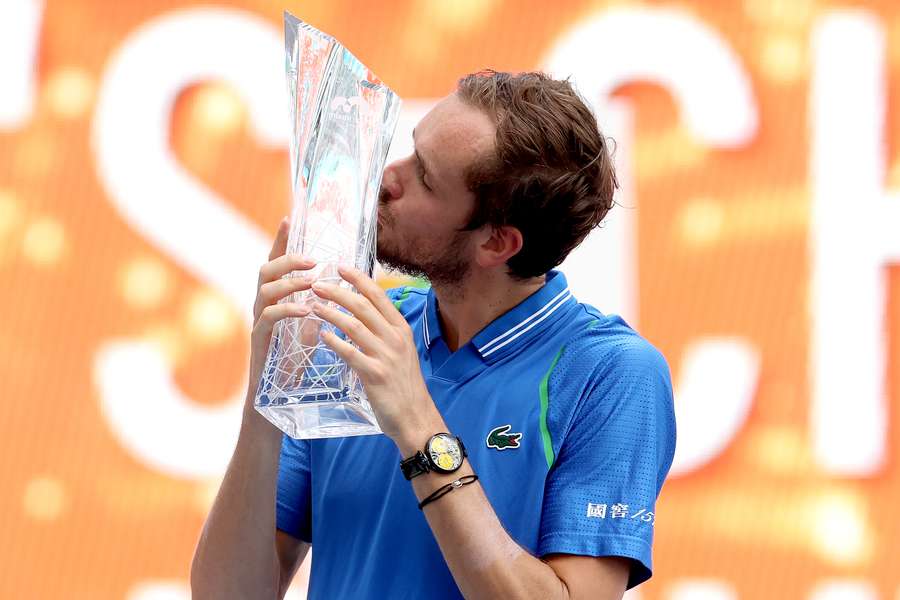 Medvedev besa el título del Masters 1000 de Miami.