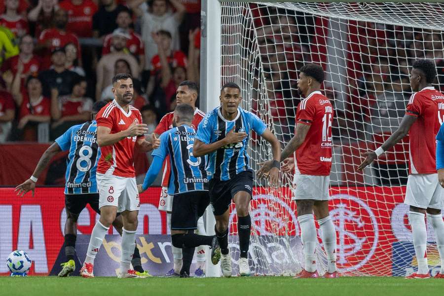 André Henrique marcou o segundo golo do Grémio