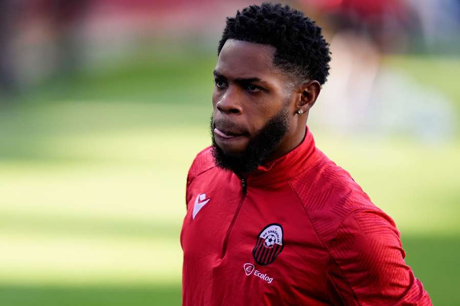 Universitatea Craiova a oficializat transferul lui Ronaldo Romario Webster, fundaș stânga în vârstă de 24 de ani Universitatea Craiova a oficializat transferul lui Ronaldo Romario Webster, fundaș stânga în vârstă de 24 de ani
