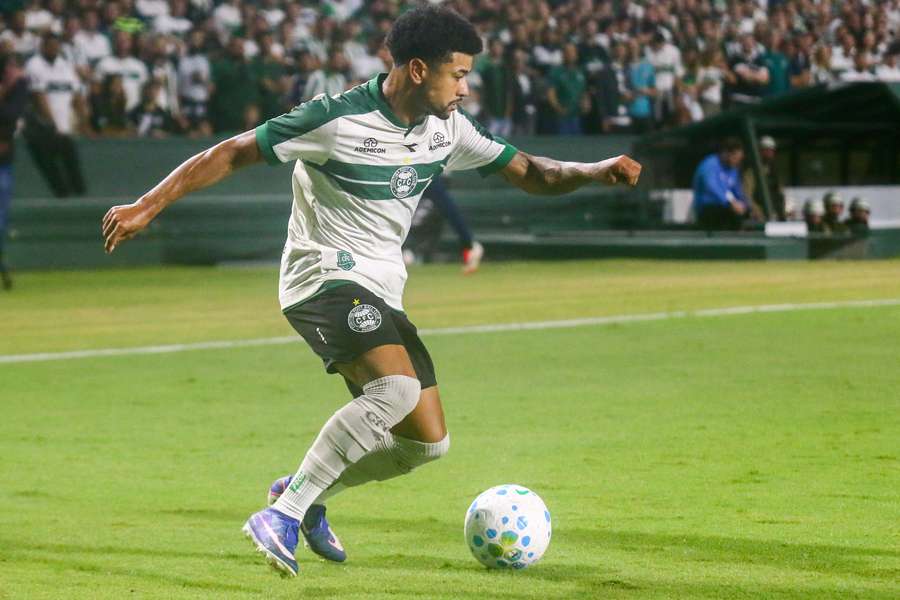Lucas Ronier em ação contra o Vasco da Gama