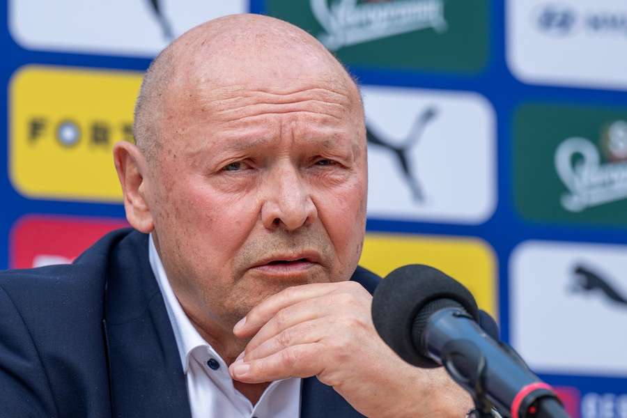Reprezentační trenér Miroslav Koubek během nominační tiskové konference. Reprezentační trenér Miroslav Koubek během nominační tiskové konference.