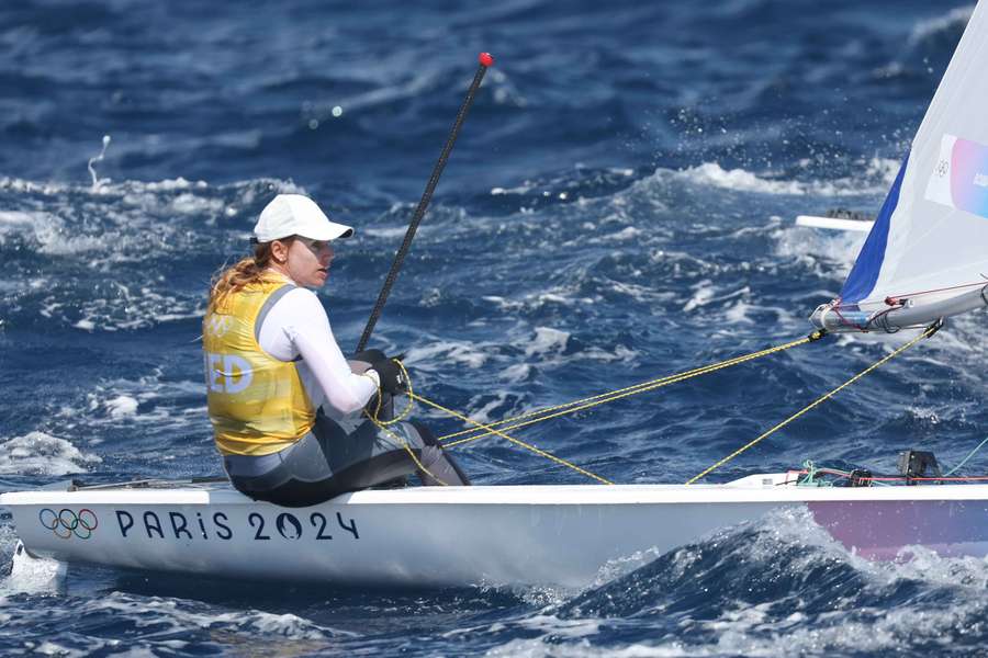 Eerste race Marit Bouwmeester toch nog gestaakt door een gebrek aan wind in Marseille