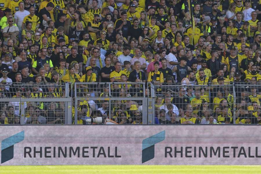 In het Signal Iduna Park staat Rheinmetall op de boarding