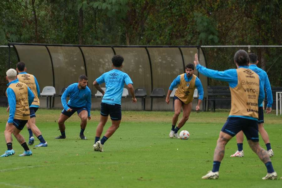Devido às chuvas no RS, o Grêmio está treinando em São Paulo